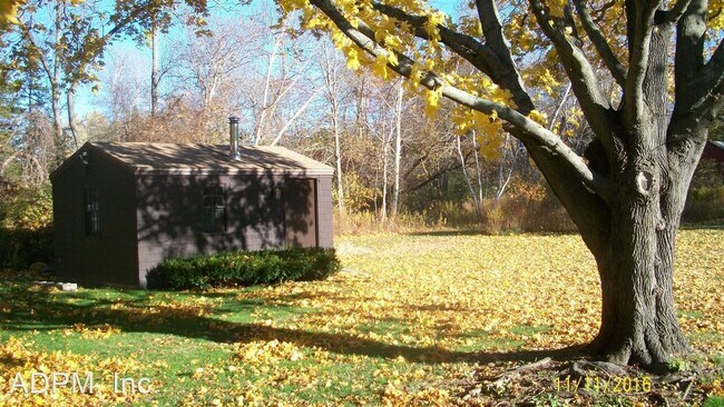 Building Photo - 4 br, 2 bath House - 303 High Rd.