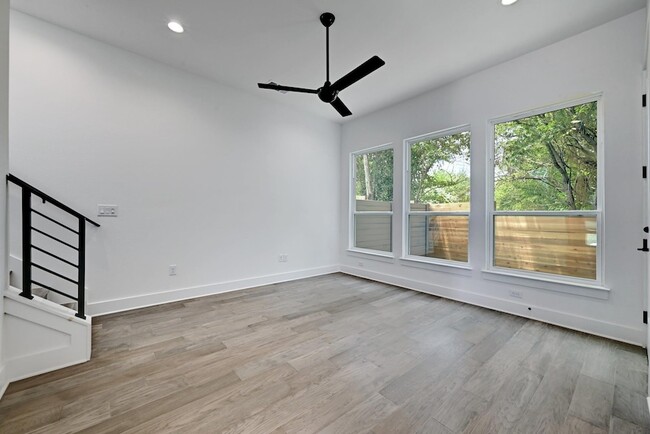 Building Photo - 2308 Maxwell Ln