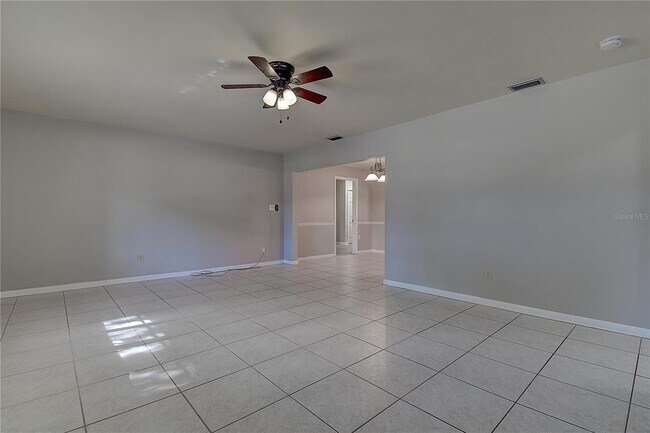 Building Photo - 820 Poinsettia Ave