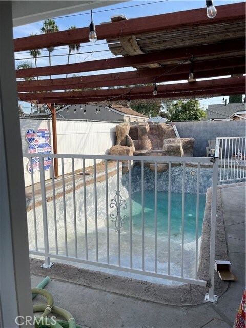 Foto del edificio - 1158 W Locust Ave