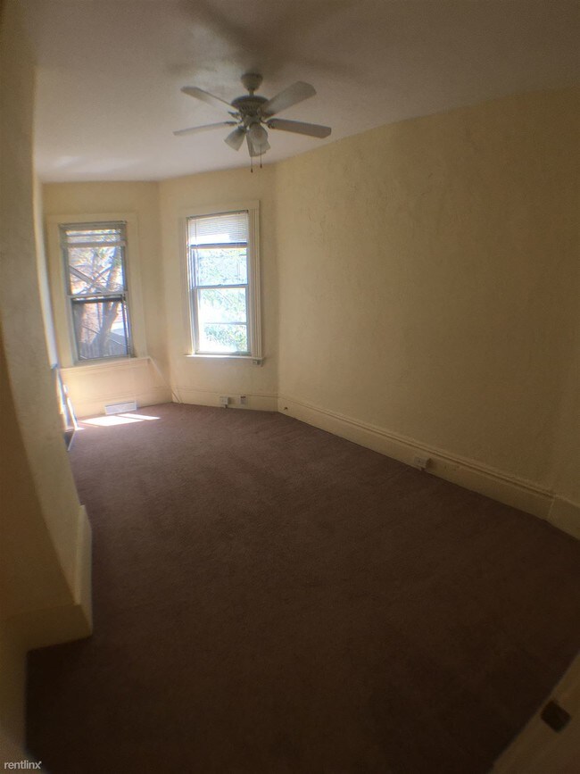 Building Photo - 5840 Pierce St