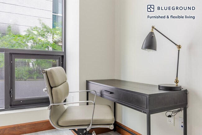 Foto del edificio - 110 W Ocean Blvd