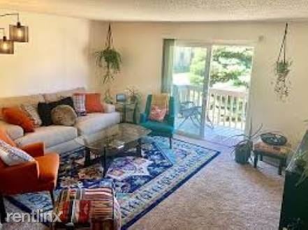 Building Photo - 2 br, 1.5 bath Apartment - 2747 Glenwood Ct