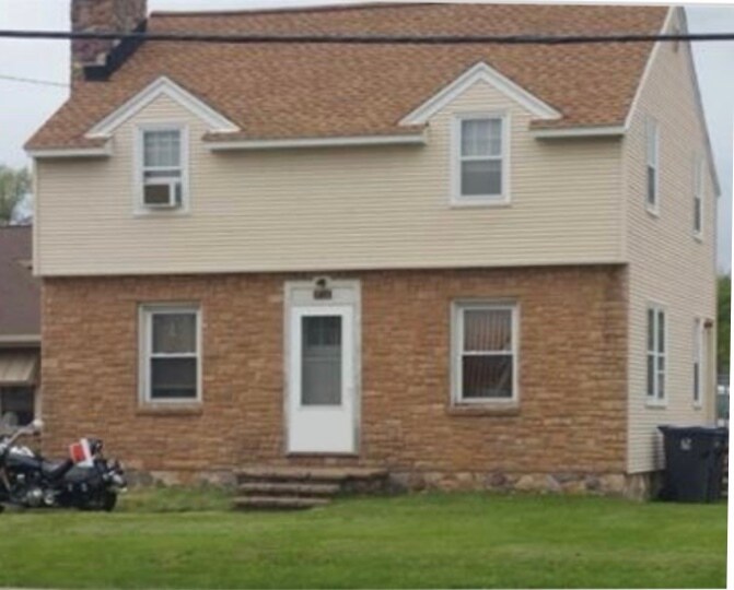 328 Linn St Unit Main level, Baraboo, WI 53913 328 Linn St Baraboo