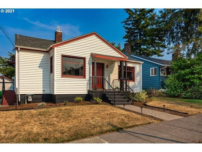 2 bedroom 2 bath Woodlawn Bungalow-Full finished basement! - 2 bedroom 2 bath Woodlawn Bungalow-Full finished basement! House