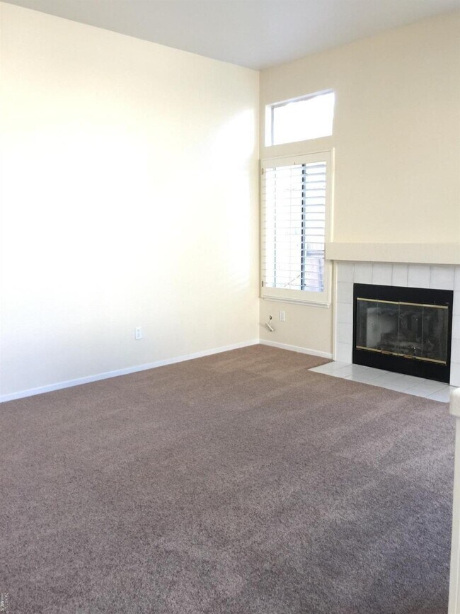 Building Photo - 1609 Northwood Dr