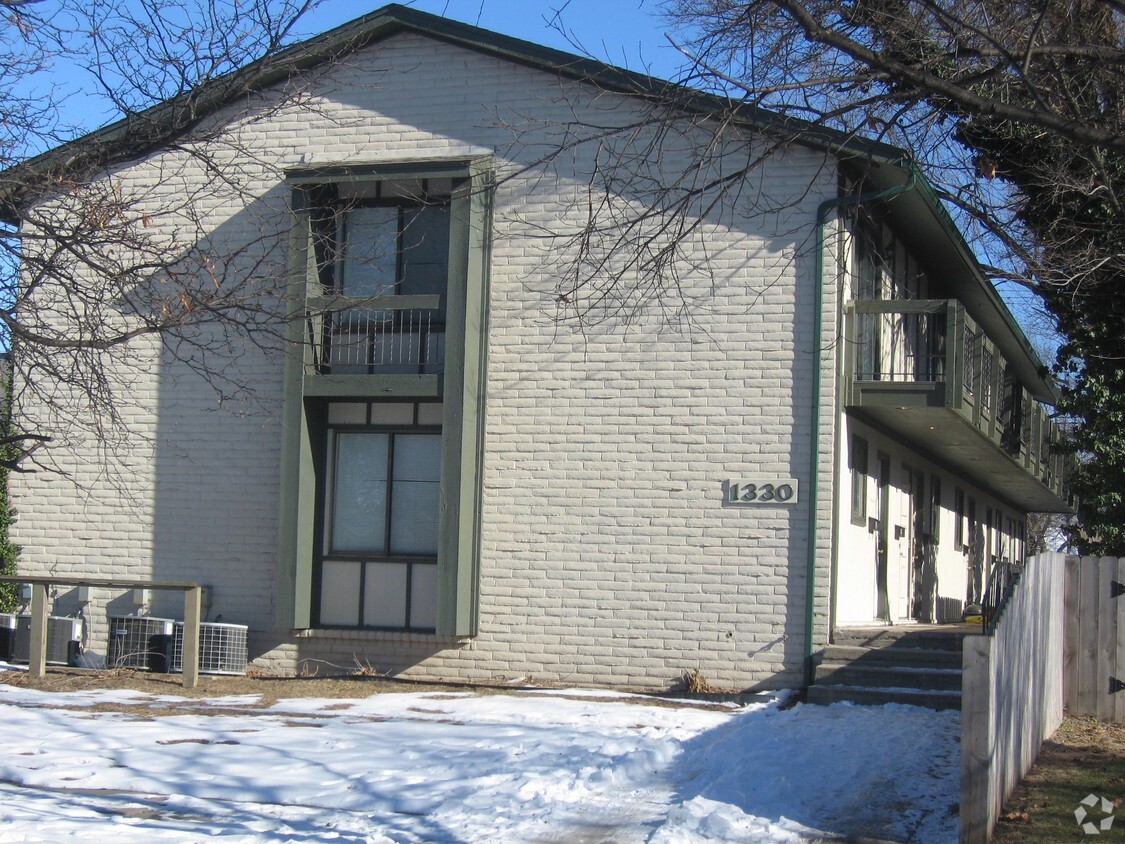 Primary Photo - Perry Apartments