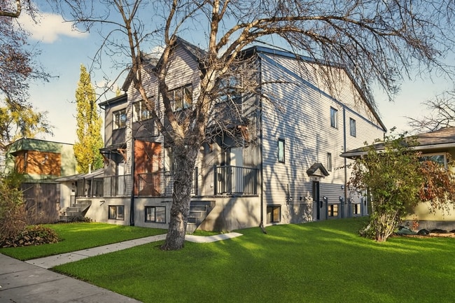 Photo du bâtiment - 10335-10135 135 St NW