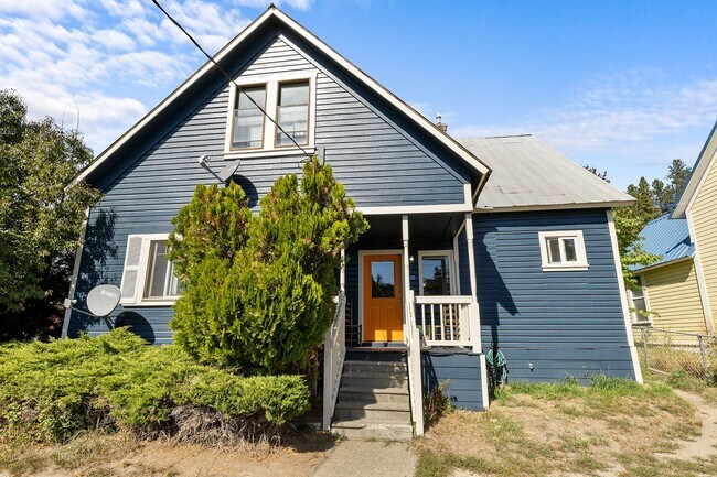 Building Photo - Inviting 3 Bed, 1 Bath Home in Roslyn, Whe...