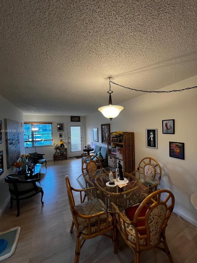 Foto del edificio - 1551 SW 135th Terrace