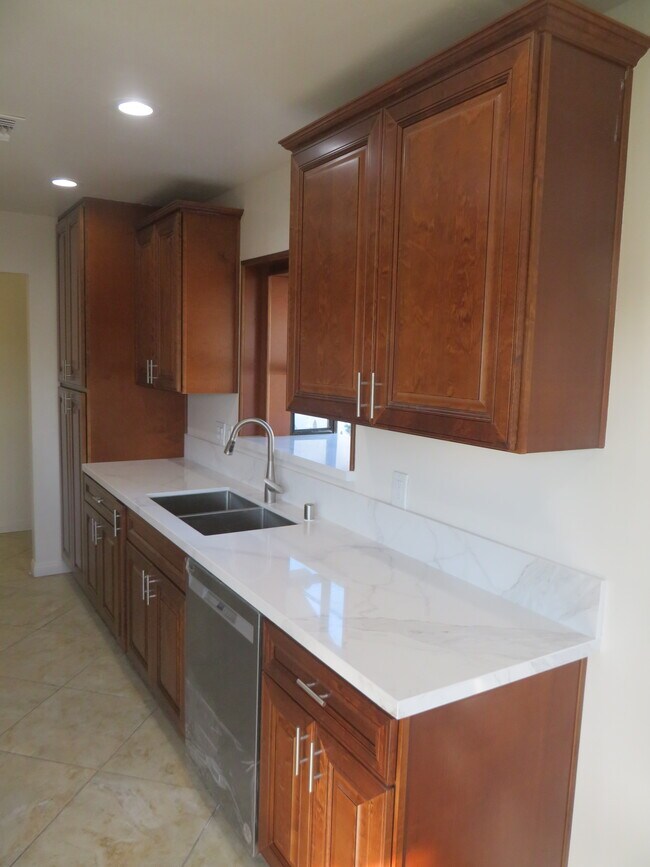 Foto del edificio - 13730 Tobiasson Rd