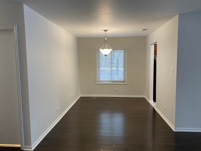 Building Photo - 905 Knottingham Dr