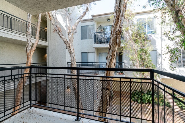 Building Photo - Felix