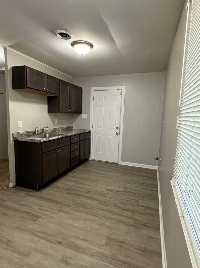 Foto del edificio - Updated 3 bedroom Section 8 Welcome