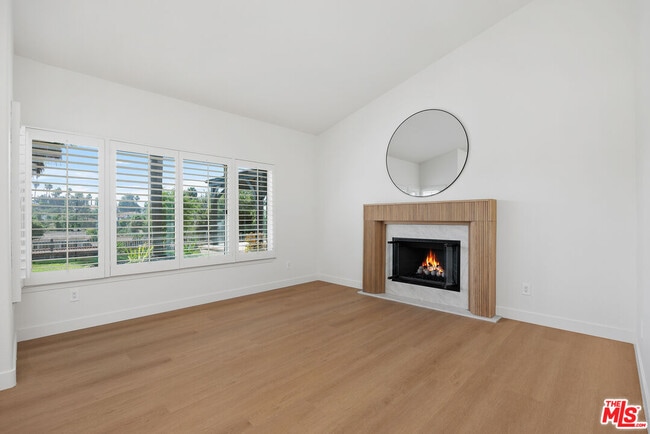 Building Photo - 655 Calle Ladera