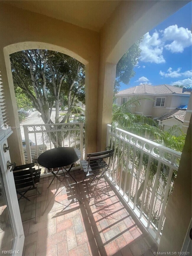 Foto del edificio - 3 br, 2.5 bath Townhome - 2220 NW 171st Te...