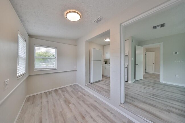 Foto del edificio - 2600 1/2 52nd Ave N