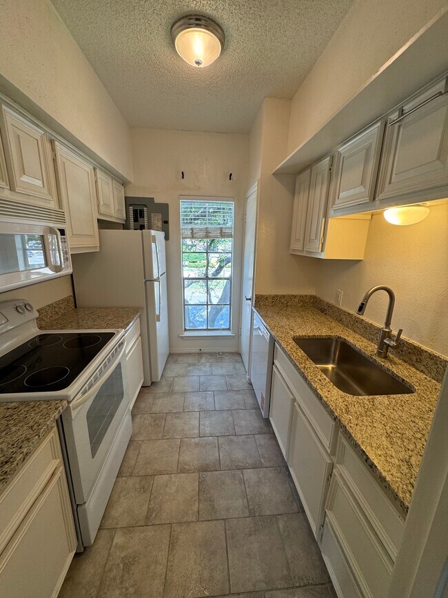 Foto del edificio - 4438 Harlanwood Dr