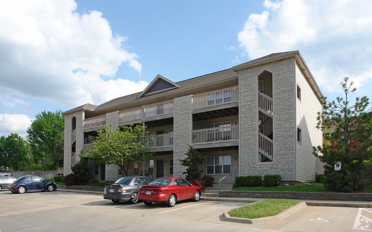 Country Club Apartments - Lawrence, KS 