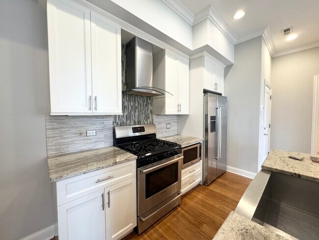 Building Photo - 951 W Huron St