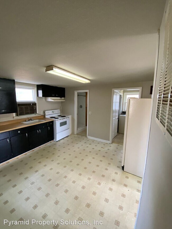 Building Photo - 3 br, 1 bath House - 405 W Pearl St