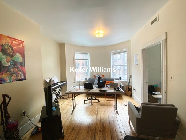 Building Photo - 76 Saint Stephen St