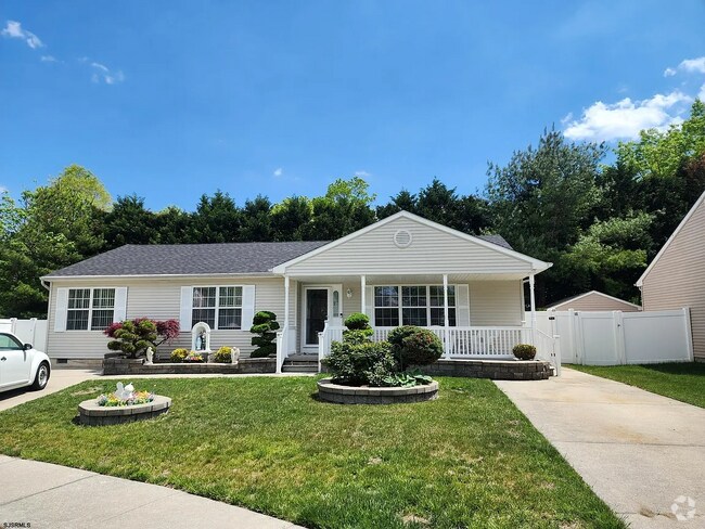 Building Photo - 14 Golf Dr
