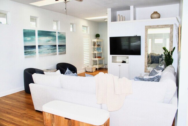 Building Photo - 82 Mark St