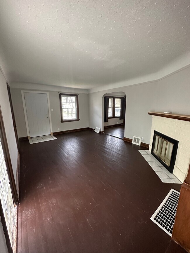Building Photo - 4390 W 60th St