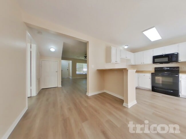 Building Photo - 3259 Jorns St