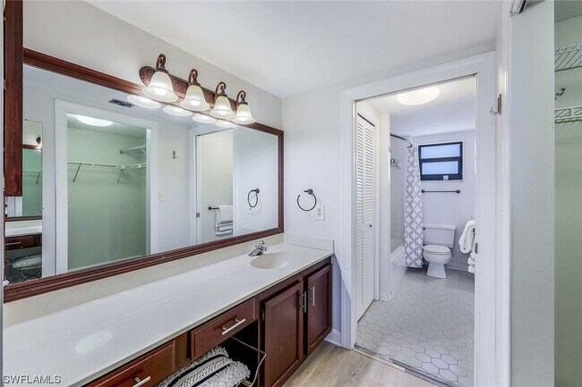 Foto del edificio - 803 River Point Dr