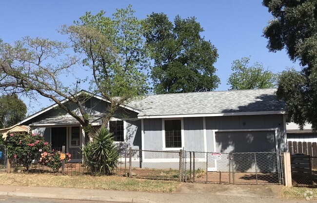 Building Photo - 3055 Spencer Ave