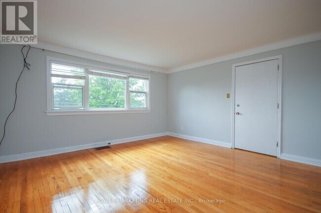 Photo du bâtiment - 679-679 Roosevelt Ave