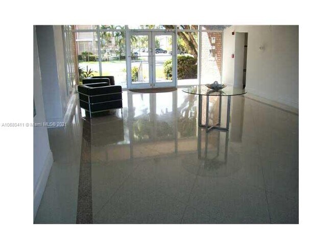 Foto del edificio - 9381 E Bay Harbor Dr