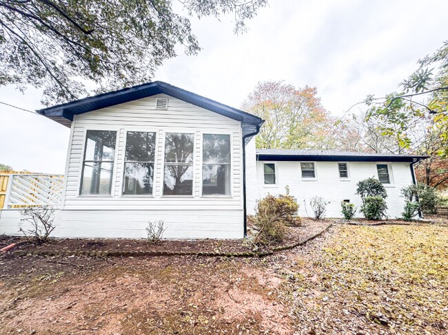 Foto del edificio - 9454 Flowes Store Rd