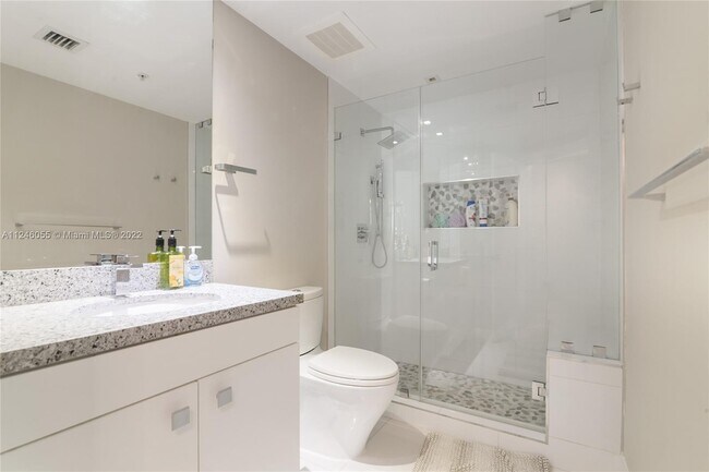 Foto del edificio - 1745 E Hallandale Beach Blvd