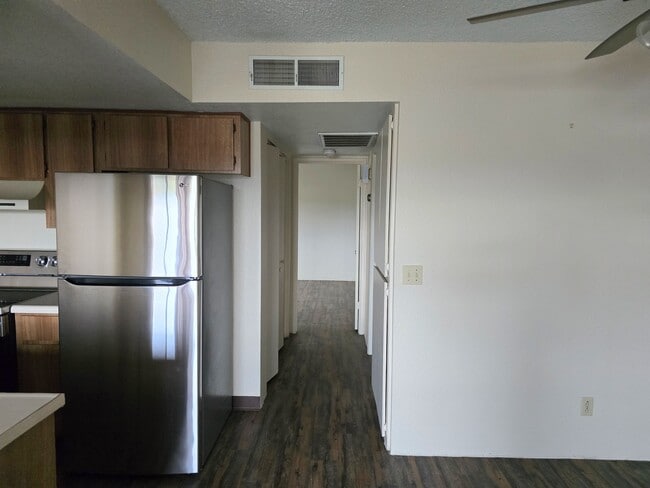 Building Photo - 455 N Tegner St