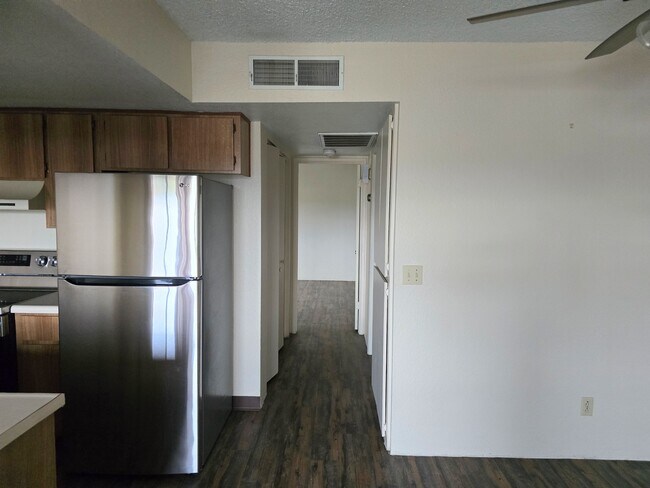 Foto del edificio - 455 N Tegner St