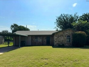 Building Photo - 801 Park Plaza Dr