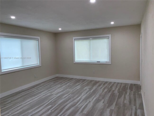 Foto del edificio - 1145 NE 113th St
