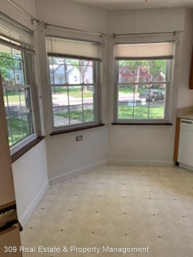 Building Photo - 4 br, 2 bath House - 1008 E Seneca Pl