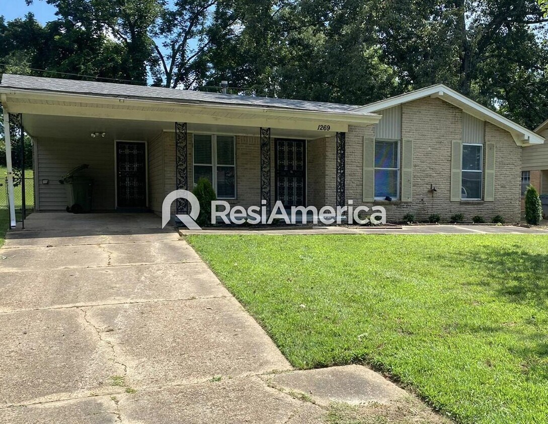 Primary Photo - -Fully renovated 3 bedroom, 1.5 bathroom h...