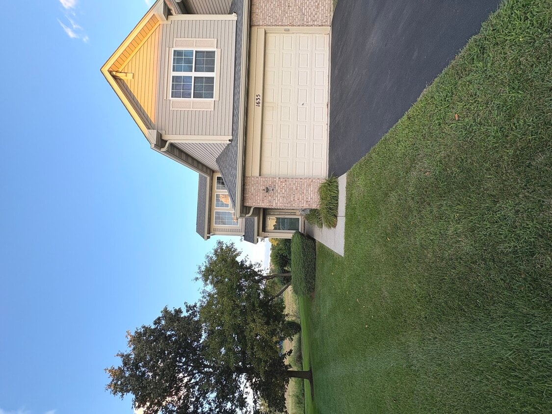 Primary Photo - 1635 S Candlestick Way