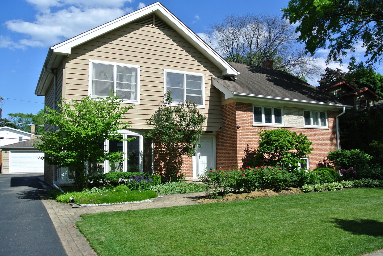 Front-1 - 426 Locust Rd