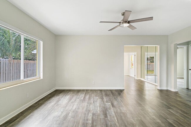 Building Photo - 1205 Longwood St