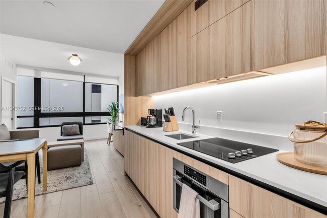 Building Photo - 225 N Miami Ave