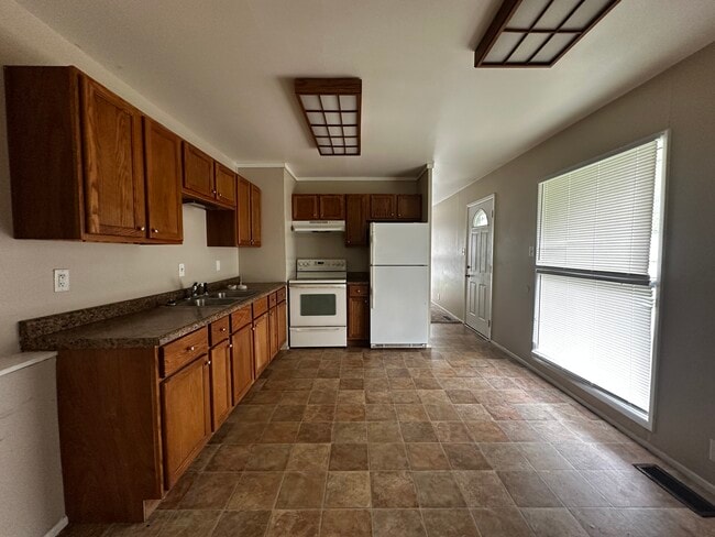 Building Photo - 1115 Ebeling Dr