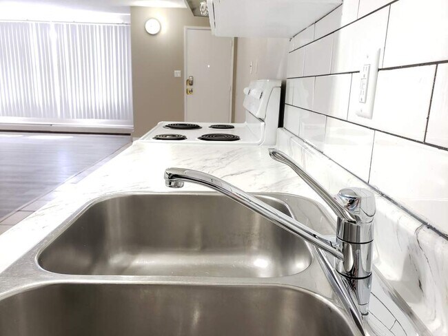Photo du bâtiment - Clareview Court Townhomes