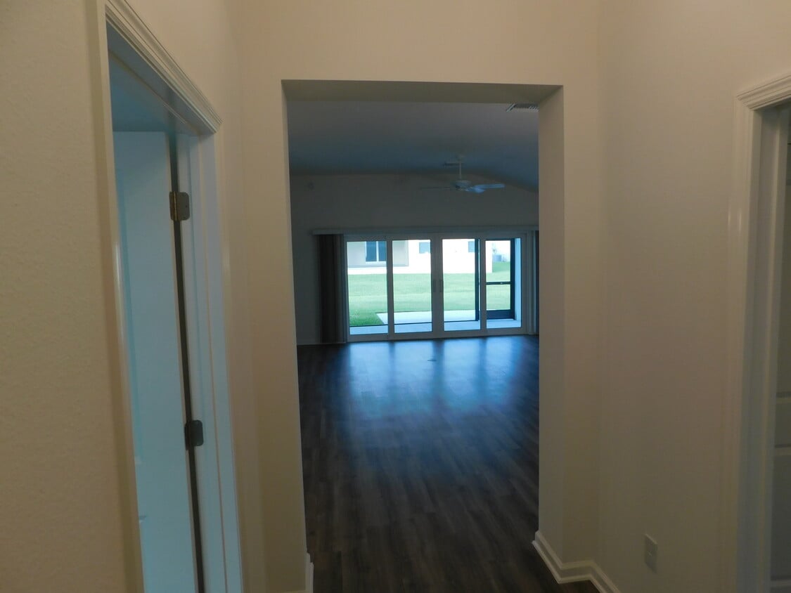 Foto principal - 1622 Rowell St