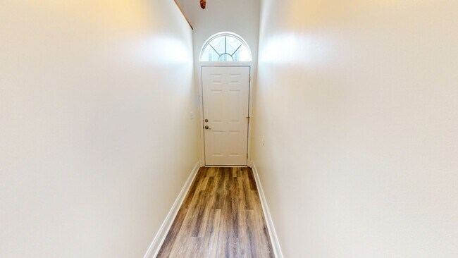 Foto del edificio - 2 Bed / 1.5 Bath Townhouse for Rent